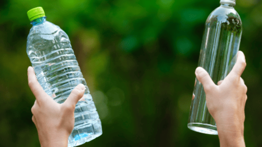 Menimbang Kekurangan Wadah Plastik dan Kaca Mana yang Lebih Ramah Lingkungan
